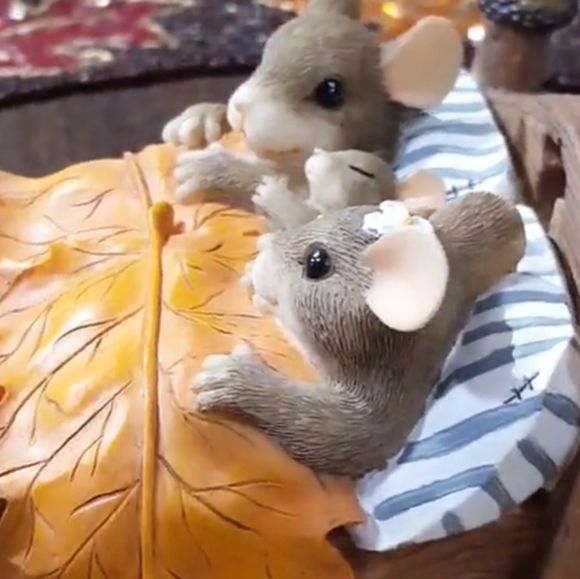 Vintage Charming Tails - Picture 3 of 8